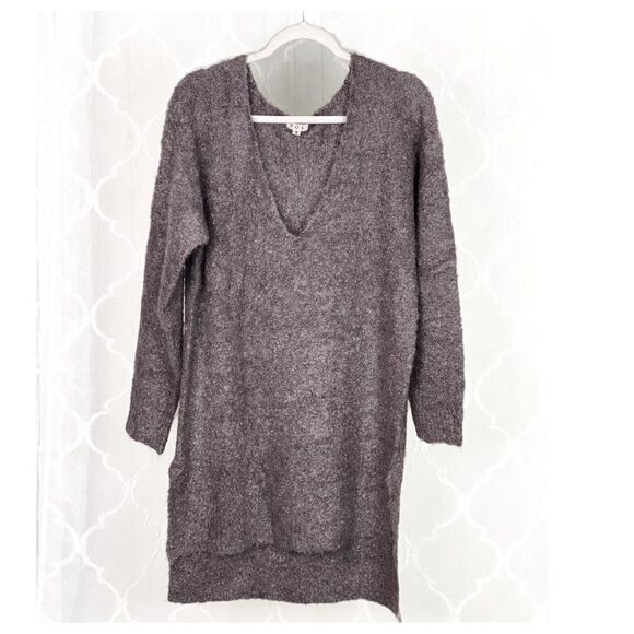 Copy - Wool Blend V-Neck  relaxed Fit High Low Sweater in Violet Wood - Picture 8 of 8